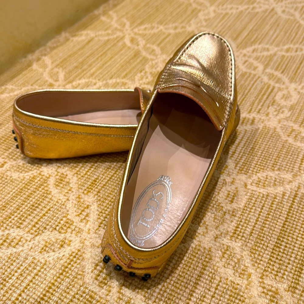 Great condition rose gold Tod’s Loafers Size 39 / 9